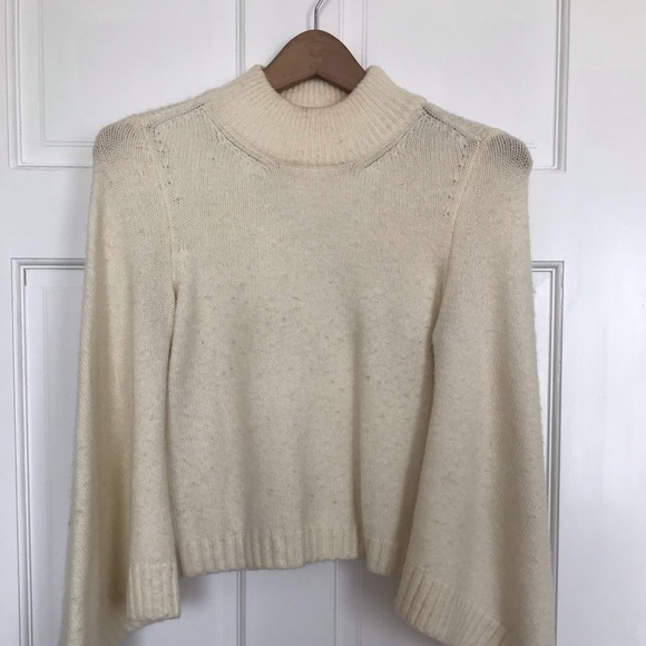 Beautiful white sweater - Picture 1 of 2